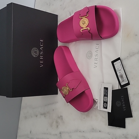 Versace Women's Medusa Biggie Slides- fuchsia size EU 40 / US 10